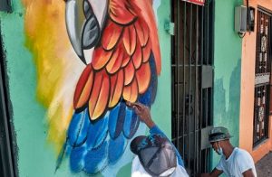 Entidad desarrolla proyecto «Arte para Villacón» con murales en la calle