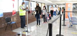 Refuerzan medidas «anticovid» en los aeropuertos ante aumento pasajeros