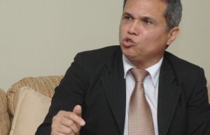 CMD anuncia el Gobierno dispondrá aumento salarial de 30% a los médicos