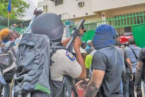 Policía de Haití reconoce abusos durante manifestación de médicos