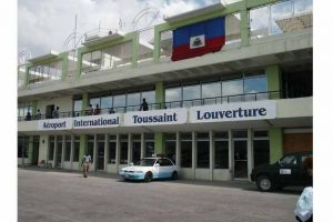 Aeropuerto internacional de Haití cumple dos meses sin operación