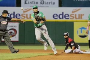 Estrellas blanquean Leones y avanzan a los playoffs del torneo beisbol de RD