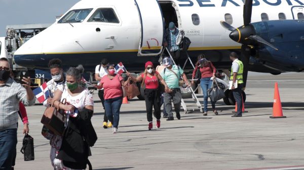 Unos 135 vuelos arribaron este fin de semana por Santiago y Punta Cana imagen