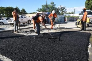 OP emprende asfaltado calles Boca Chica, La Caleta y Andrés