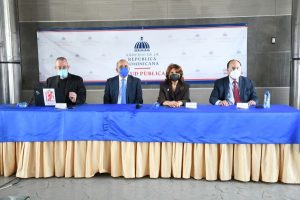 Ministro de Salud acusa a galleros de incidir en los contagios de COVID-19