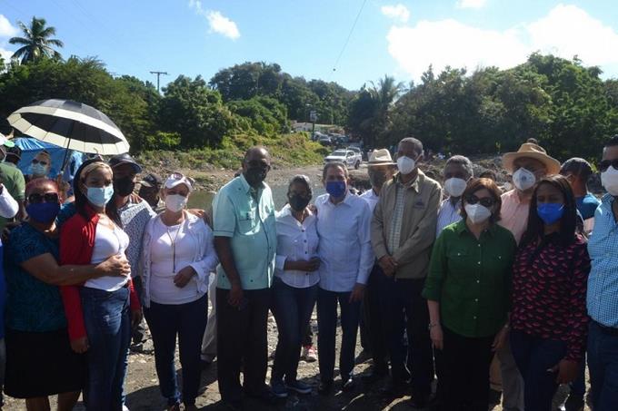 Comisión Senado visita Peravia para conocer problemas de dos puentes imagen
