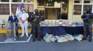 HIGUEY: Armada y DNCD interceptan un yate con 350 paquetes de cocaína