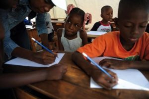 Mayoría de estudiantes de Haití carece de acceso a internet