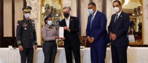 Gobierno RD entrega seguro médico Máximo de Senasa a 39 mil policías