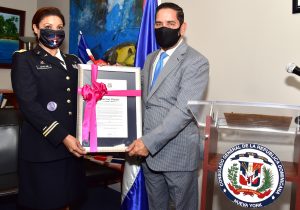 NY: Reconocen primera dominicana teniente coronel y piloto de EE.UU.