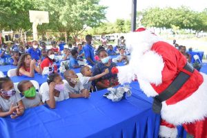 Fundación Altice celebra una velada navideña en hogar de niños en SPM