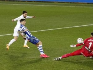 El Real Madrid amargó la fiesta centenaria del Alavés con goleada