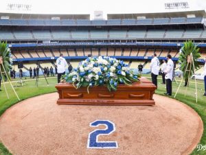 Despiden a Tommy Lasorda con homenaje en Dodger Stadium