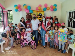 Los Gigantes del Cibao entregaron juguetes a cientos de niños en SFM