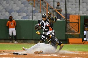 Águilas se imponen y empatan con los Toros; Estrellas vencen a los Gigantes