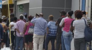 Bancos de R. Dominicana extenderán su horario de servicio presencial