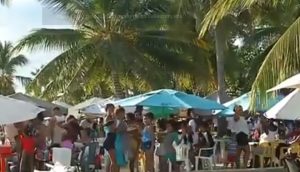 Miles de personas abarrotaron playas del Este de la República Dominicana