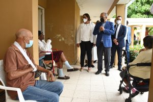 Ministro Salud insta población a que se prepare para recibir vacuna Covid