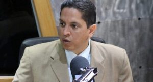 Infectólogo advierte largo feriado sería fuente de contagios de la Covid-19