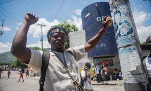 Jóvenes de Haití protestan contra creciente inseguridad