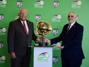 Lidom y Banco BHD-León presentan copa de campeón del torneo 2020-21