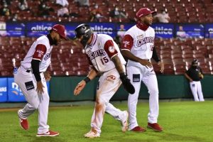 Gigantes derrotan a las Aguilas en el inicio serie final torneo beisbol de RD