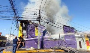 SANTIAGO: Fuego «sospechoso» devora local PLD en zona monumental