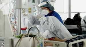 Pandemia hace colapsar nuevamente sistemas y dispara muertes América