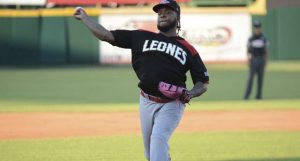 Dominicanos Neftalí Féliz y Michael Ynoa firman con los Filis de Filadelfia