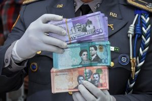 LA VEGA: La Policía apresa a cinco personas con miles de pesos falsos