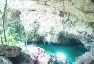 TURISMO: Cueva de los Tres Ojos, impactante monumento natural