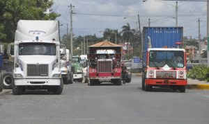 Camioneros RD suspenden viajes hacia Haití debido a inseguridad