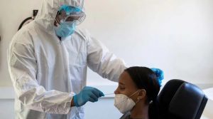 Registran en nuevo récord de 2,370 contagios covid-19 en R. Dominicana