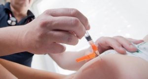 La RD comienza a vacunar a maestros y ancianos contra el coronavirus