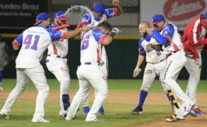 RD vence de manera dramática a Panamá y avanza final Serie del Caribe