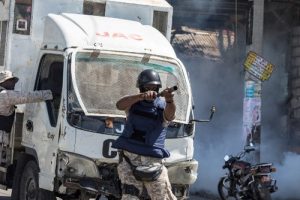 Alertan sobre abuso policial contra la prensa en Haití