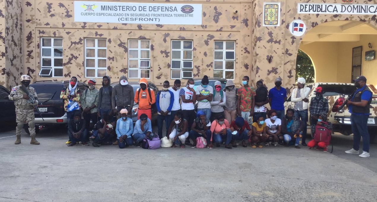 Cesfront detiene 754 indocumentados haitianos en Dajabón últimas horas imagen