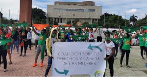 Acusan presidente Abinader de evadir el tema del aborto en su discurso