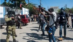 Policía haitiana usa gases contra los  periodistas durante protesta opositora