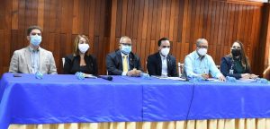 Ministerio defiende licitación para comprar jeringuillas tras denuncia