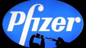 Pfizer prevé ingresos 12,500 millones de euros por vacuna de la COVID-19