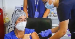 Con más de 3 millones de vacunados,
Chile afianza liderazgo América Latina