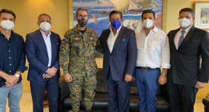 Ministro de Defensa realiza visita de cortesía al Presidente de Supercanal