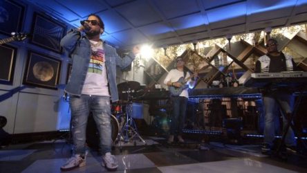 Chimbala presentó mejor su repertorio en el escenario de Ultra Conciertos Chimbala presentó mejor su repertorio en el escenario de Ultra Conciertos