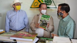 FEDA entrega dos mil libros al Instituto  Agronómico Técnico Salesiano de LV