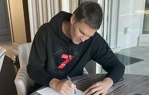 Tom Brady acuerda extensión de contrato con los Buccaneers