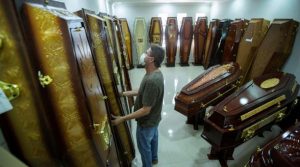 Brasil supera por primera vez 2.800 muertes diarias y bate nuevo récord Brasil supera por primera vez 2.800 muertes diarias y bate nuevo récord