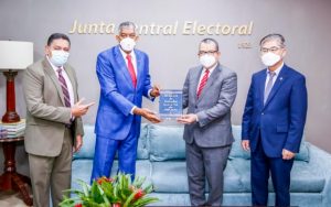 Directiva de CODUE visita la JCE y expresa su apoyo a la Institución