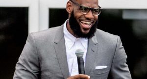 LeBron James se convertiría en el copropietario de los Boston Red Sox