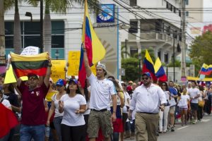 Rep. Dominicana se propone legalizar   cien mil inmigrantes venezolanos